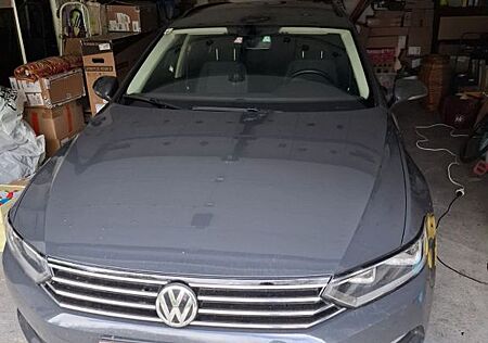 VW Passat Variant Volkswagen 1.6 TDI SCR DSG Business Vari...