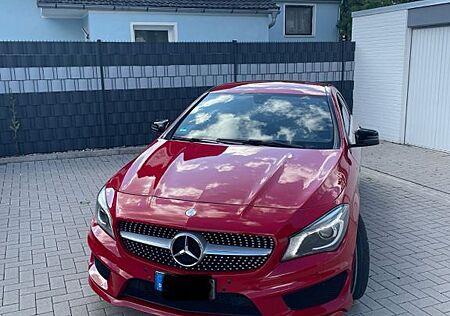 Mercedes-Benz CLA 200 AMG Line AMG Line - 8-fach bereift