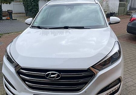 Hyundai Tucson blue 1.7, Automatik,Volleder, Navi,Kamira