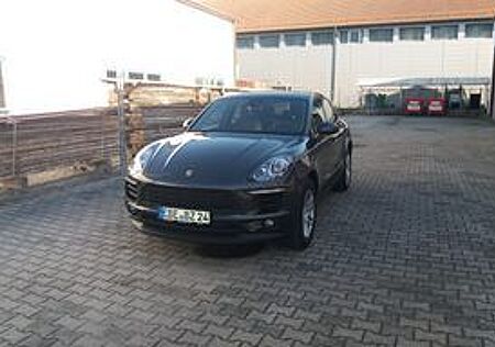 Porsche Macan -