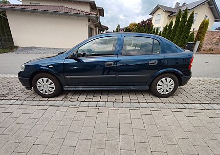 Opel Astra 1.6 -