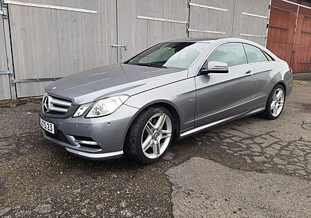 Mercedes-Benz E 250 Coupé CGI BlueEFFICIENCY AVANTG....