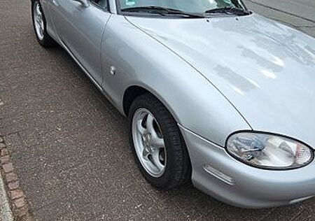 Mazda MX-5 1.6 16V - Roadster im perfektenm Zustand