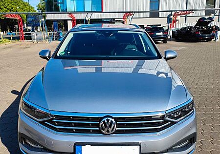 VW Passat Variant Volkswagen 2.0 TDI SCR DSG Elegance Vari...