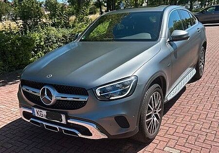 Mercedes-Benz GLC 300 e 4MATIC Coupé Autom. Farbe: mattgrau