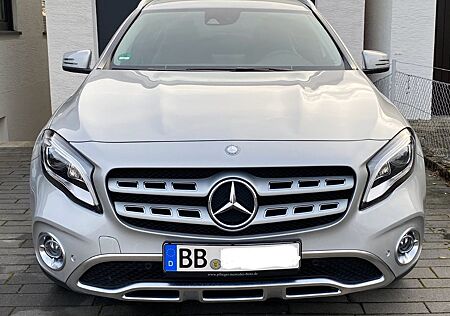 Mercedes-Benz GLA 200 Urban - 1.Hand Fast Neuwagen - Nur 6Tkm