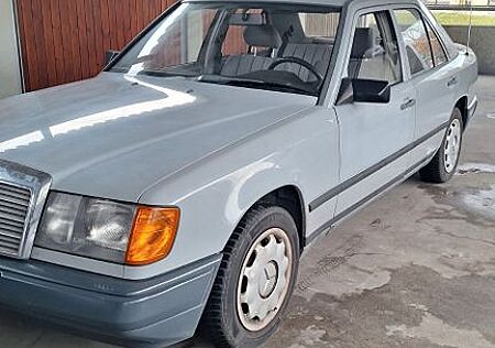 Mercedes-Benz E 200 Modell 124 Oldtimer