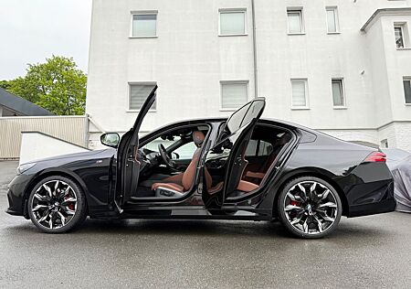 BMW 520 i * M Sport*Cpmfort *Innovation*Head Up*B&W