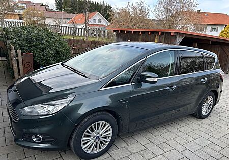 Ford S-Max 1,5 Titanium 7-Sitzer 8-fach bereift