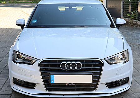 Audi A3 1.6 TDI - AHK - S-Line