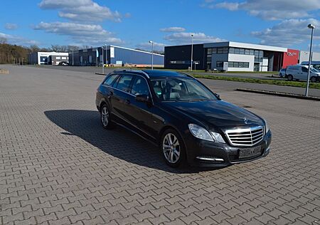 Mercedes-Benz E 220 T-Modell CDI BlueEfficiency Avantgarde