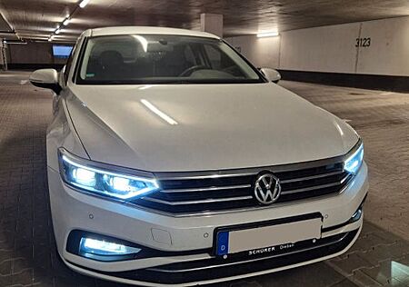VW Passat Variant Volkswagen 2.0 TDI SCR DSG Business Vari...