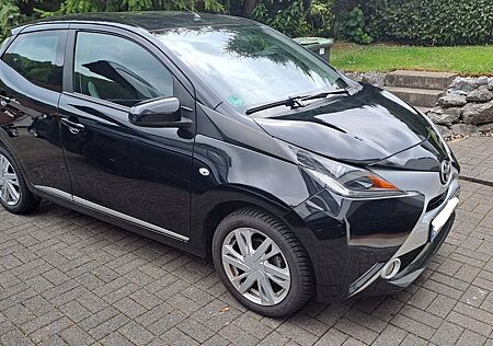 Toyota Aygo (X) Aygo (X) 1,0-l-VVT-i x-play touch x-play touch