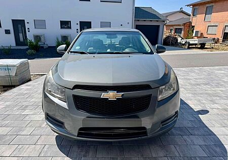 Chevrolet Cruze 1.6 LT - Rentnerfahrzeug aus 1. Hand