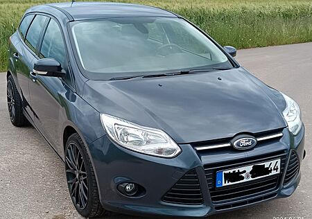 Ford Focus 1,6 Kombi TÜV wenig KM