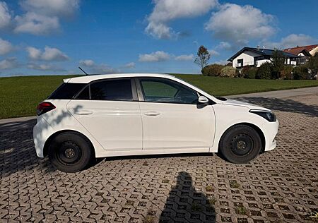 Hyundai i20 gebraucht kaufen Hyundai i20 1.2 62kW YES! YES!