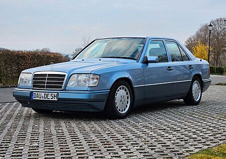 Mercedes-Benz E 220 E220 W124 Aut Klima RESTAURIERT Zustand 2+