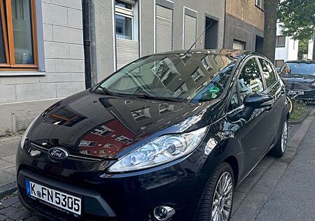 Ford Fiesta Titanium TÜV NEU BIS 07/27