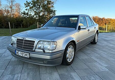 Mercedes-Benz E 500 Japan import, excellent condition.
