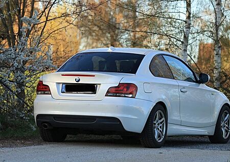 BMW 118d Coupé Lim. Ed. Lifestyle M Sportp. Limi...