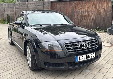 Audi TT Coupe 1.8T quattro 165 kW -