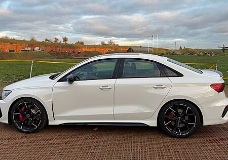 Audi RS3 2.5 TFSI S tronic quattro sedan