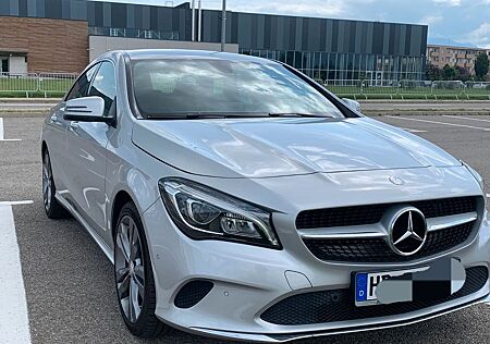 Mercedes-Benz CLA 200 -