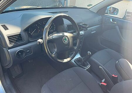 Skoda Octavia 1.6 Tour mit Tüv bis 2027