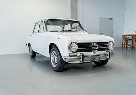 Alfa Romeo Giulia Super 1300 L