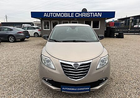 Lancia Ypsilon Platinum Xenon~Teilleder~ PDC~Tüv: Neu