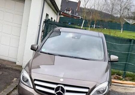 Mercedes-Benz B 200 BlueEFFICIENCY Edition 1 Edition 1