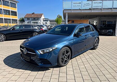 Mercedes-Benz A 200 *AMG*Pano*MBUX*Ambi*Night*RCAM