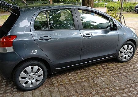 Toyota Yaris 1,0-l-VVT-i Cool Cool