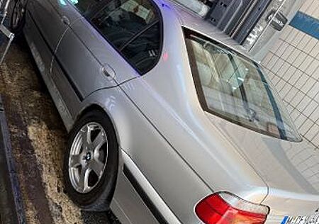 BMW 523i