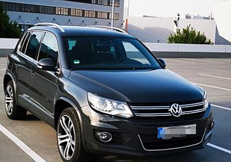 VW Tiguan Volkswagen 2.0 TSI 155kW DSG 4MOTION Sport & Sty...