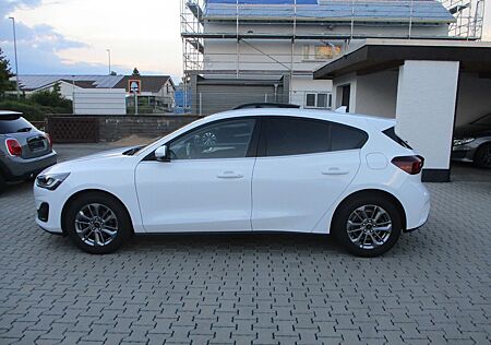 Ford Focus 1,0 Titanium NAVI KAMERA SPURH ACC SITZH