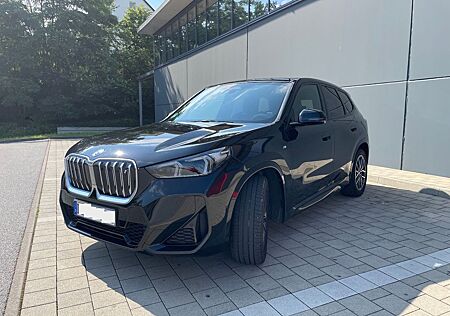 BMW iX1 xDrive30*M-Sport*ACC*AHK*Garantie*ServiceNEU