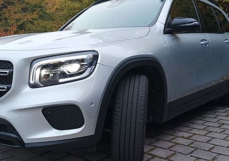 Mercedes-Benz GLB 200 4MATIC DCT -