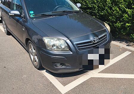 Toyota Avensis Combi Sol 2,2-l-D-CAT Sol