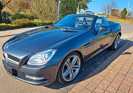 Mercedes-Benz SLK 200 Leder Klima Airscarf Navi 18 Zoll