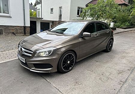 Mercedes-Benz A 250 AMG Line DCT AMG Line, Leder, PDC, RFK