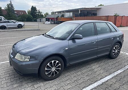 Audi A3 1.6 Ambition KLIMA- 5 Gang Schalter ohne TÜV