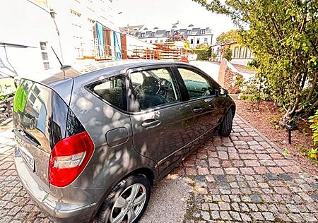 Mercedes-Benz A 180 ELEGANCE Autotronic ELEGANCE