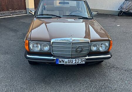 Mercedes-Benz 200