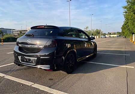 Opel Astra GTC OPC Line