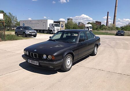 BMW 524