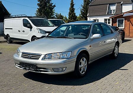 Toyota Camry 2.2 Automatik/1-HAND/Glas SHD