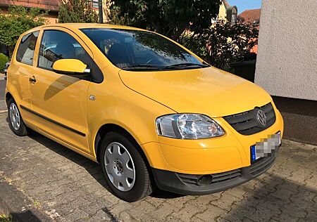 VW Fox Volkswagen , Bj. 2006 - Schicker Stadtflitzer