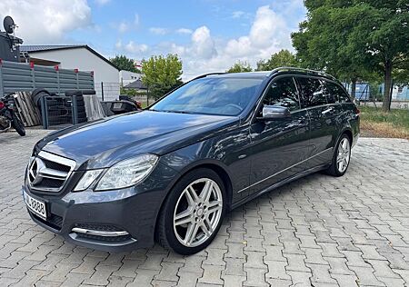 Mercedes-Benz E 220 T CDI Avantgarde AMG Xenon AHK Navi elKlap