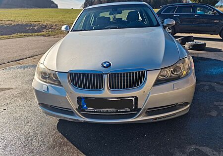 BMW 330i - TÜV Neu! 03/28